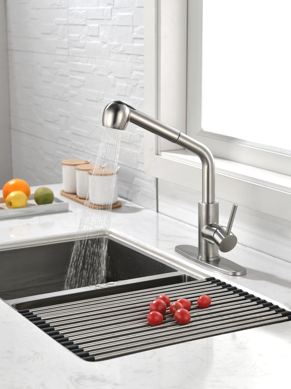Kitchen Faucets with Pull Down Sprayer, Single Handle Kitchen Sink Faucet with Pull Out Sprayer, Brushed Nickel